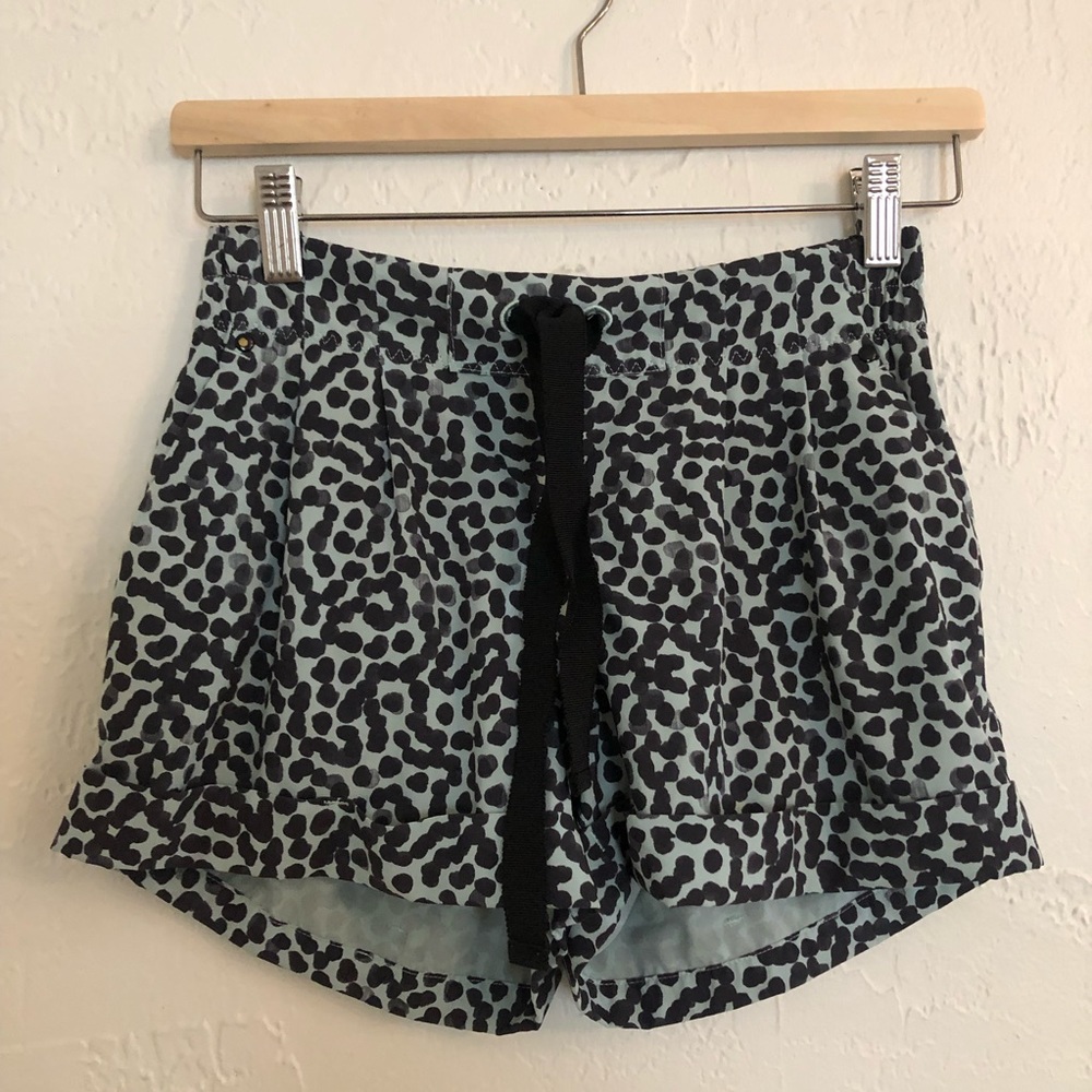 Lululemon Blue & Black Polka Dot Play All Day Shorts Size 4